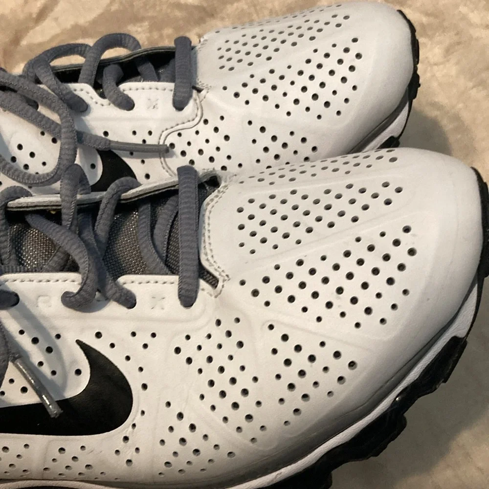 Nike Men's White Black Air Max + 2011 Leather Sneakers Size 7.5